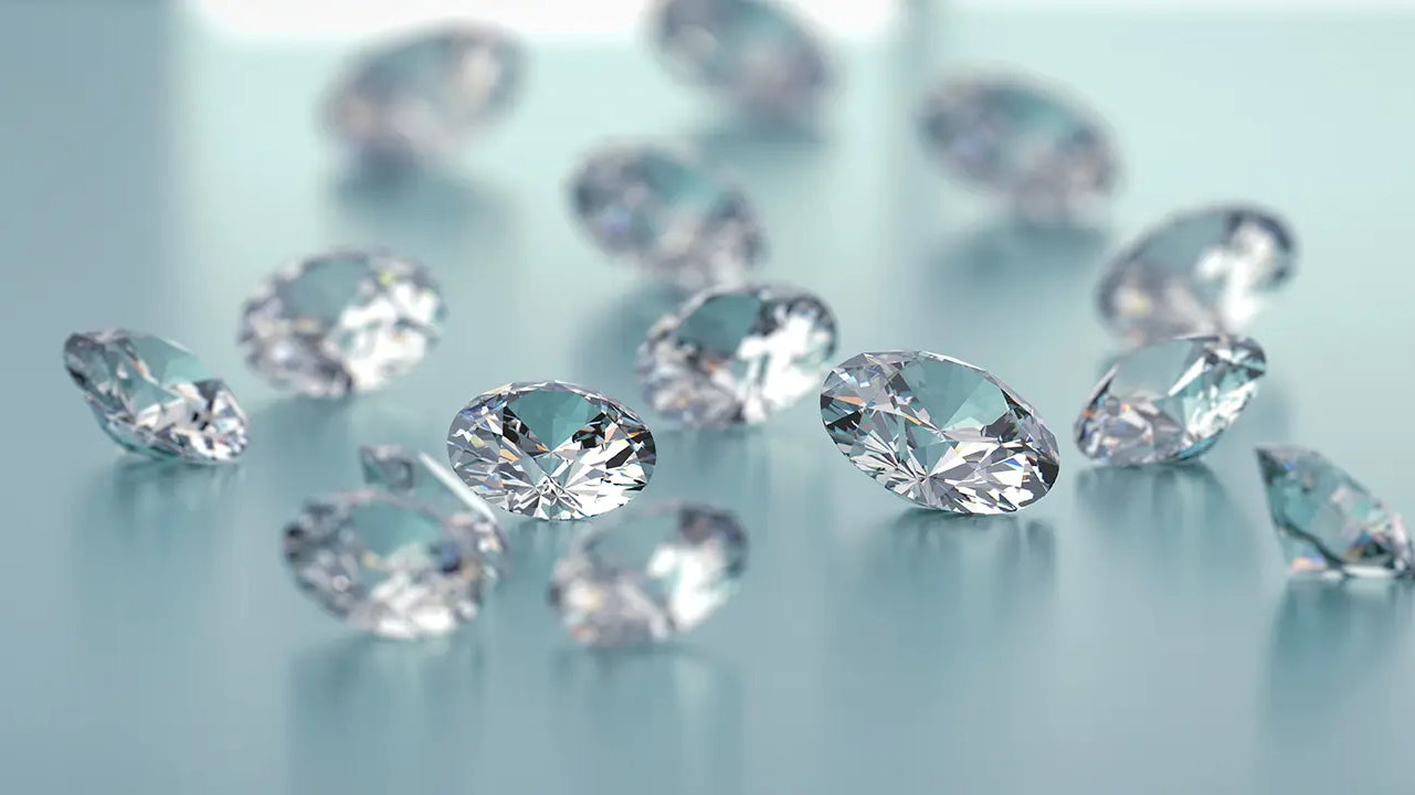 Pierre plus brillante que le diamant : comparatif des feux de la moissanite et du diamant, atelier Bajoia à Sèvres