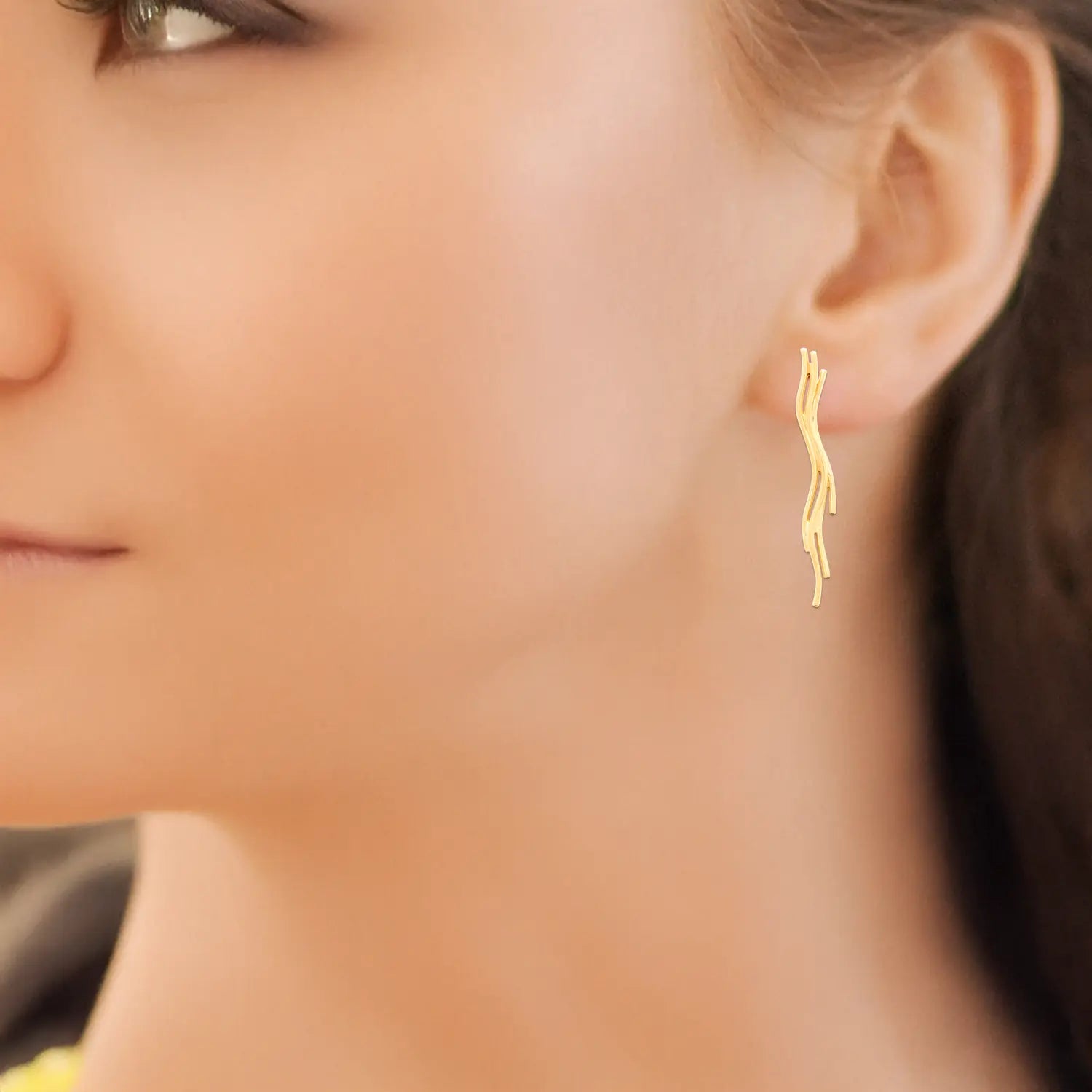 Boucles d'oreilles pendantes filaments ondulés vague plaqué or 18 carats