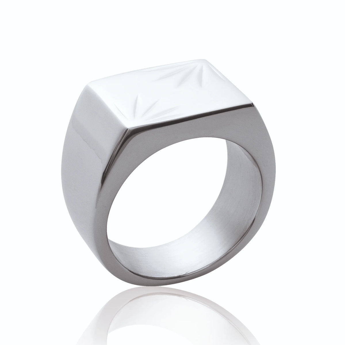 Bague chevalière carrée gravée de rayons en acier homme vu de profil