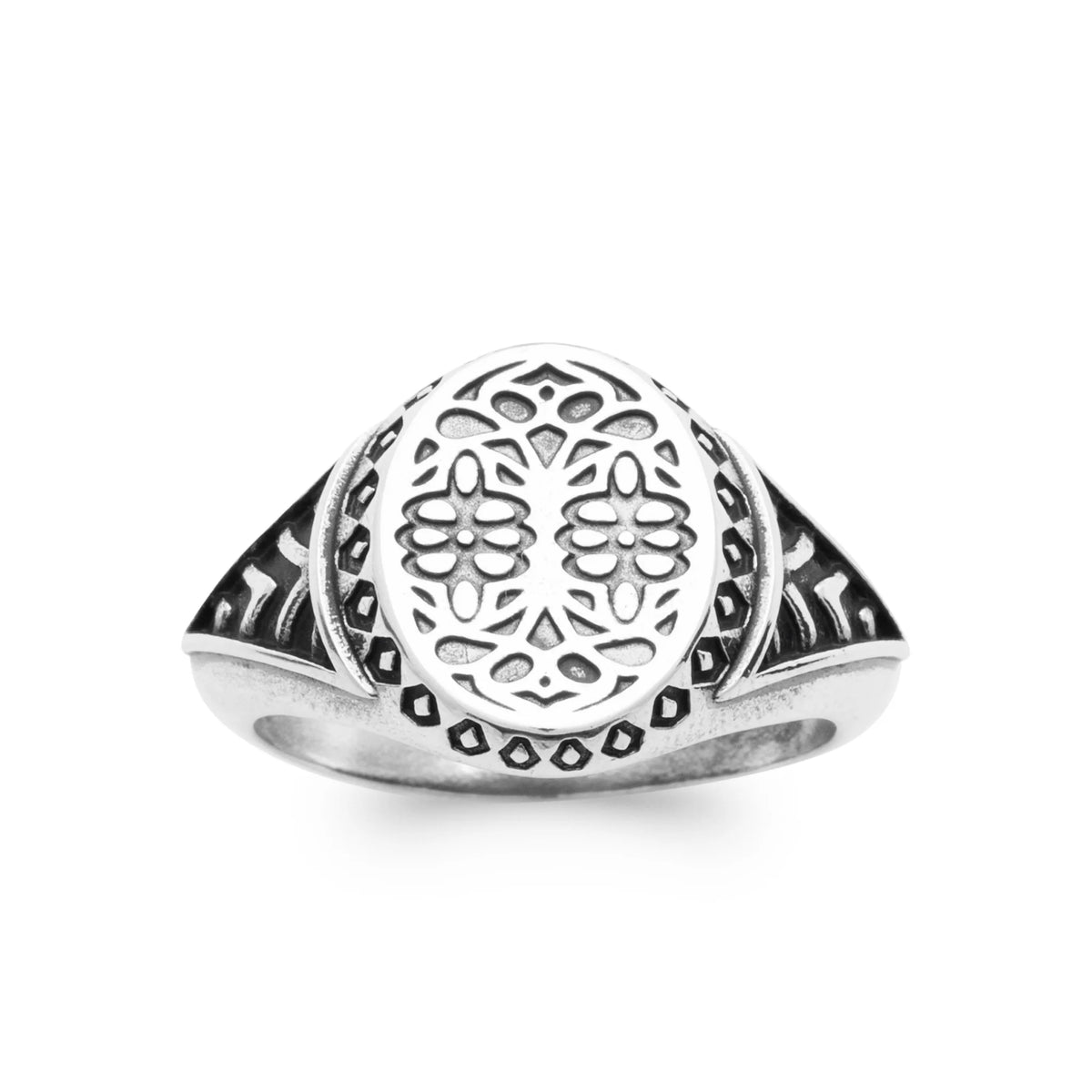 Bague chevalière ovale à entrelacs en argent 925 homme vu de profil