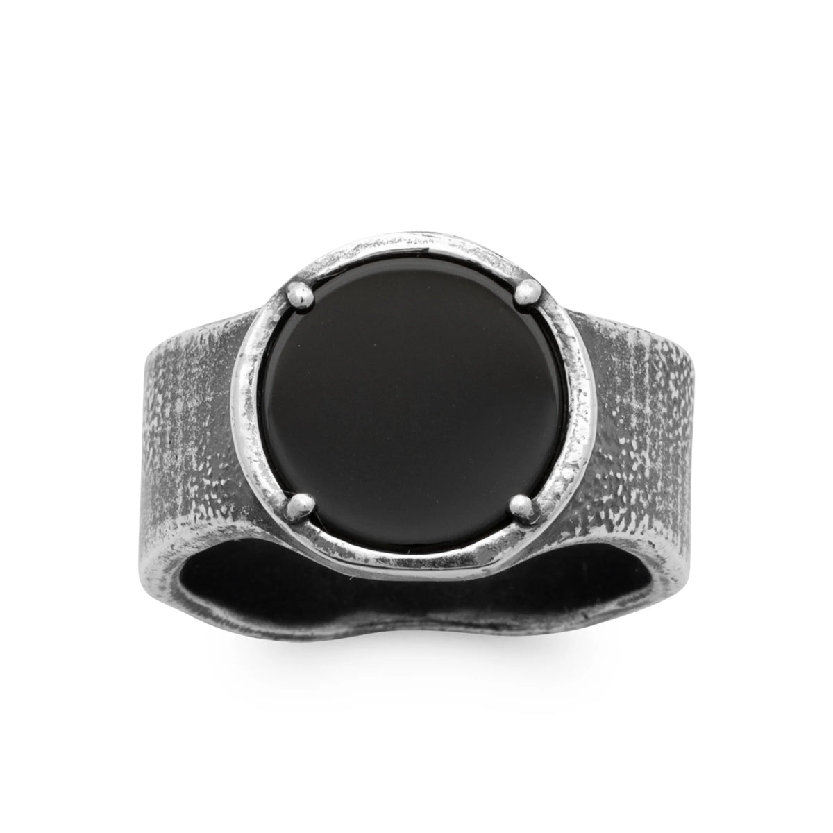 Bague chevalière ronde noire sur anneau martelé en argent 925 vu de profil