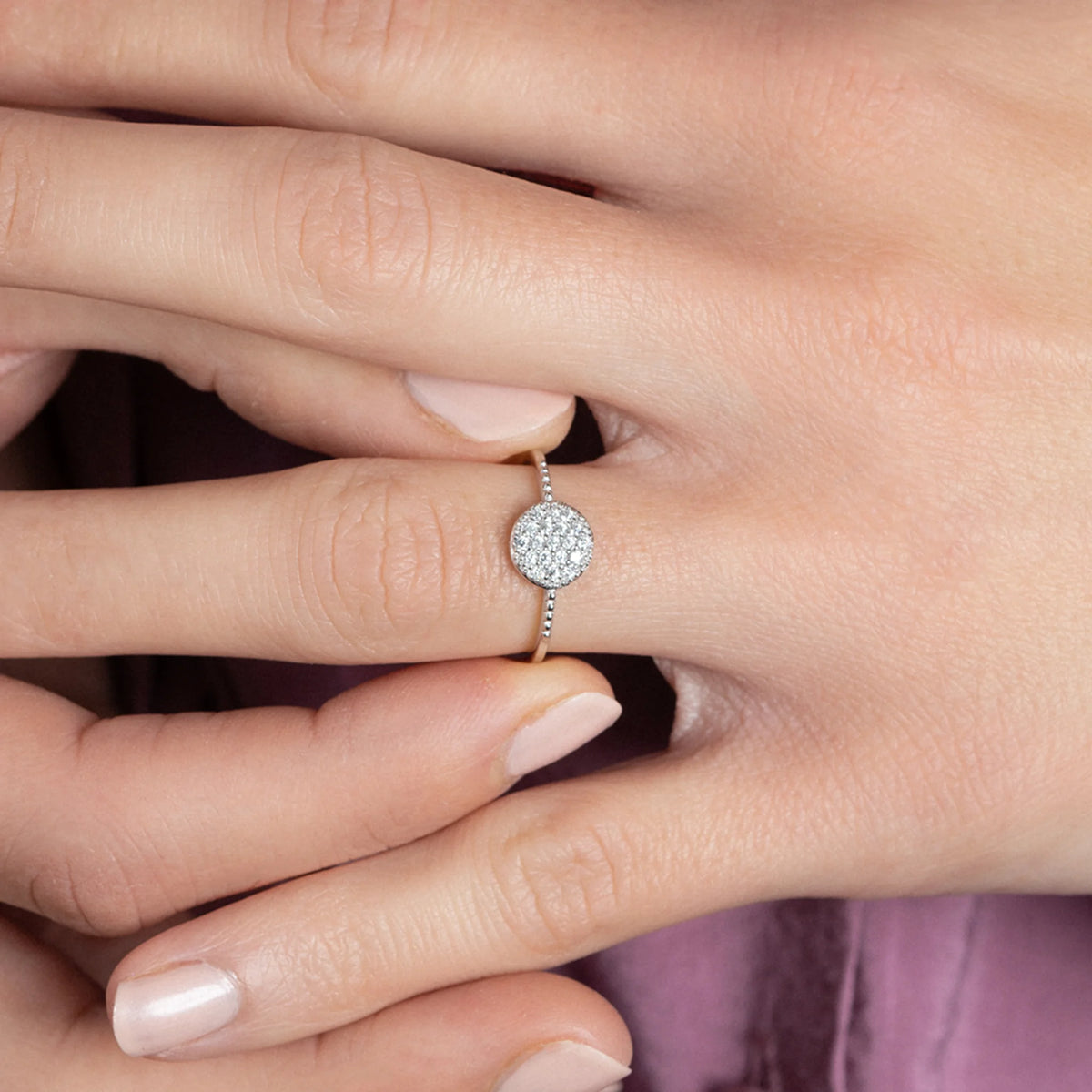Bague pastille pavée de zircons en argent 925 rhodié