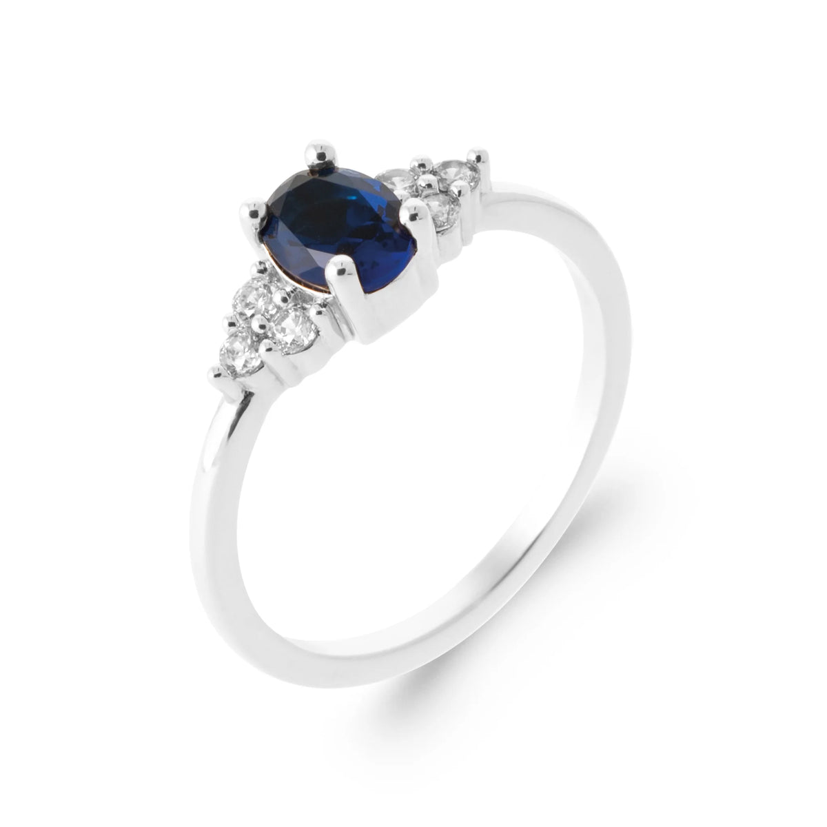 Bague pierre bleu nuit ovale et deux zircons en argent 925, vue de face