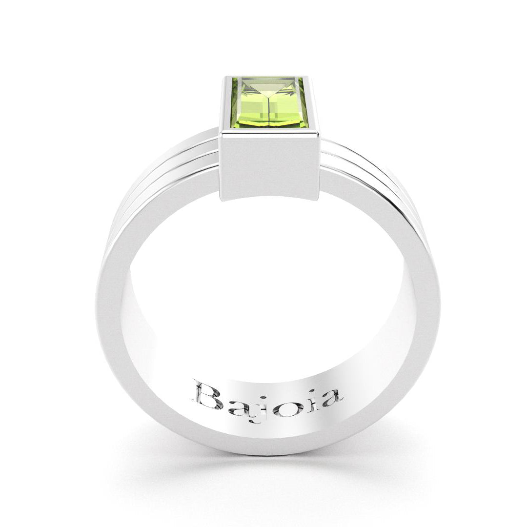 Bague Art Déco en or blanc 18 carats et Péridot