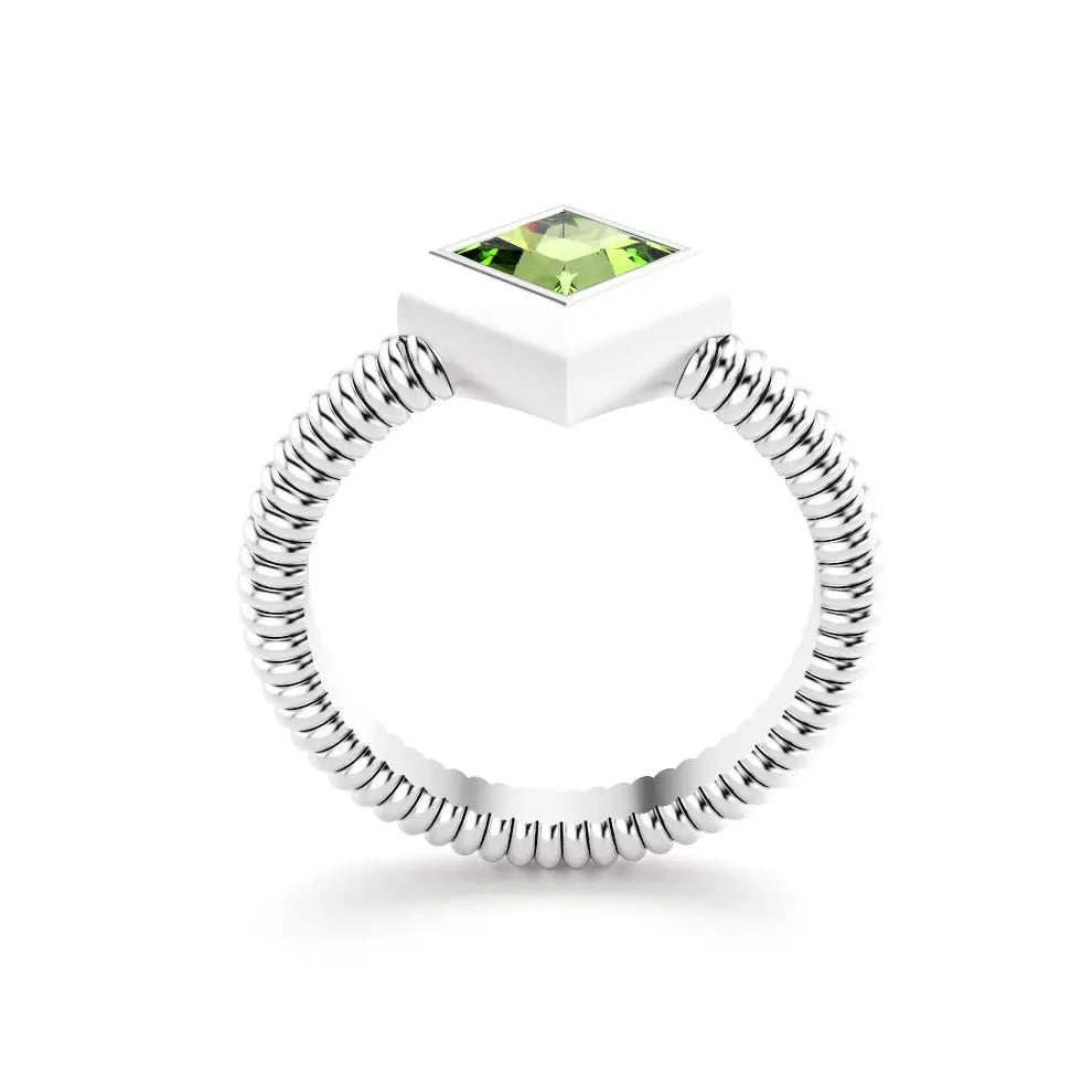 bague byzance pour femme forme carré en or blanc avec peridot