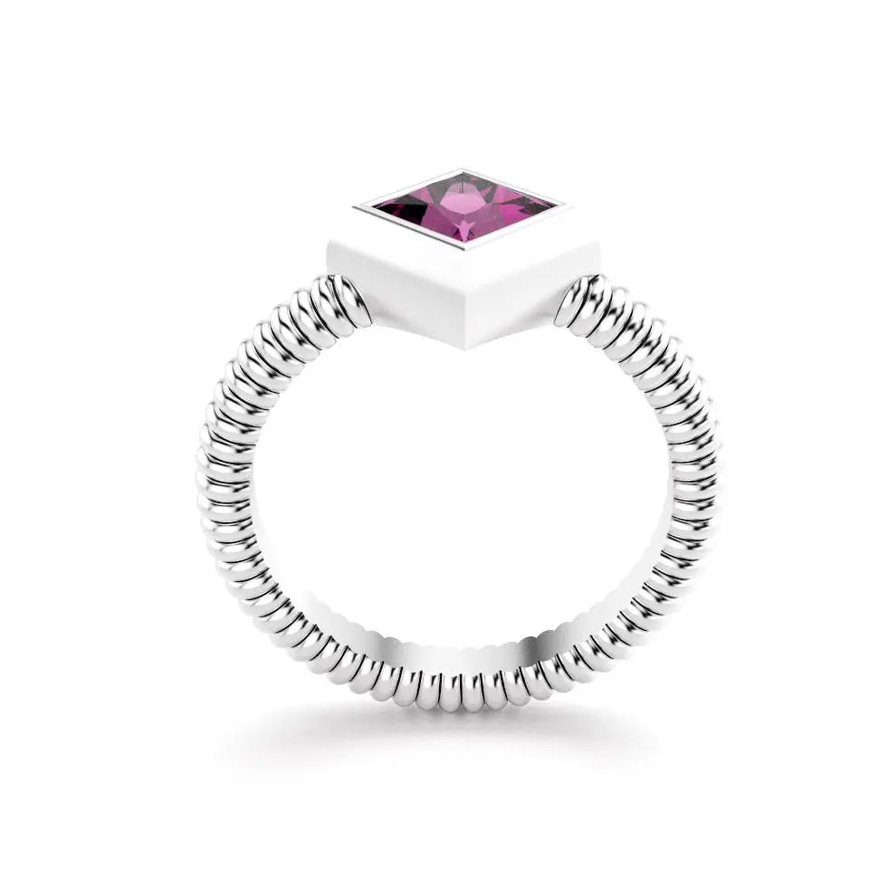 bague byzance pour femme forme carré en or blanc avec rhodolite