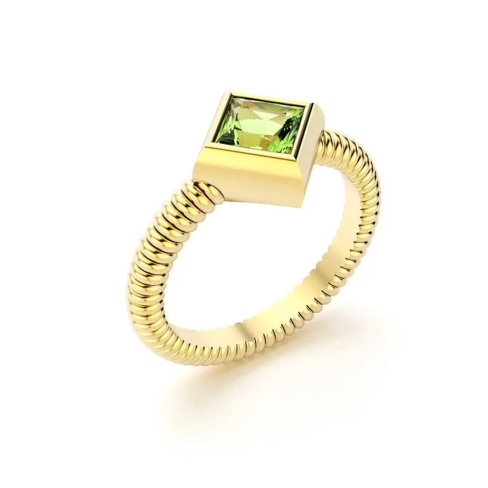 bague byzance pour femme forme carré en or jaune avec peridot