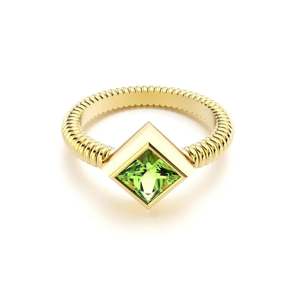 bague byzance pour femme forme carré en or jaune avec peridot