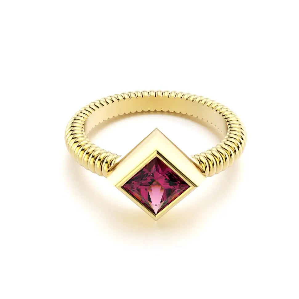 bague byzance pour femme forme carré en or jaune avec rhodolite