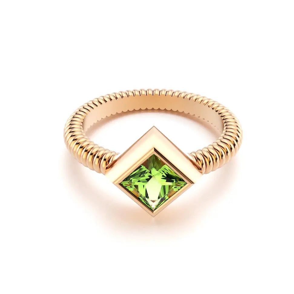 bague byzance pour femme forme carré en or rose avec peridot