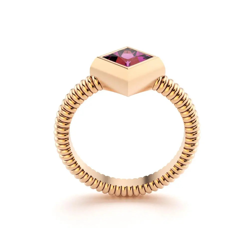 bague byzance pour femme forme carré en or rose avec rhodolite