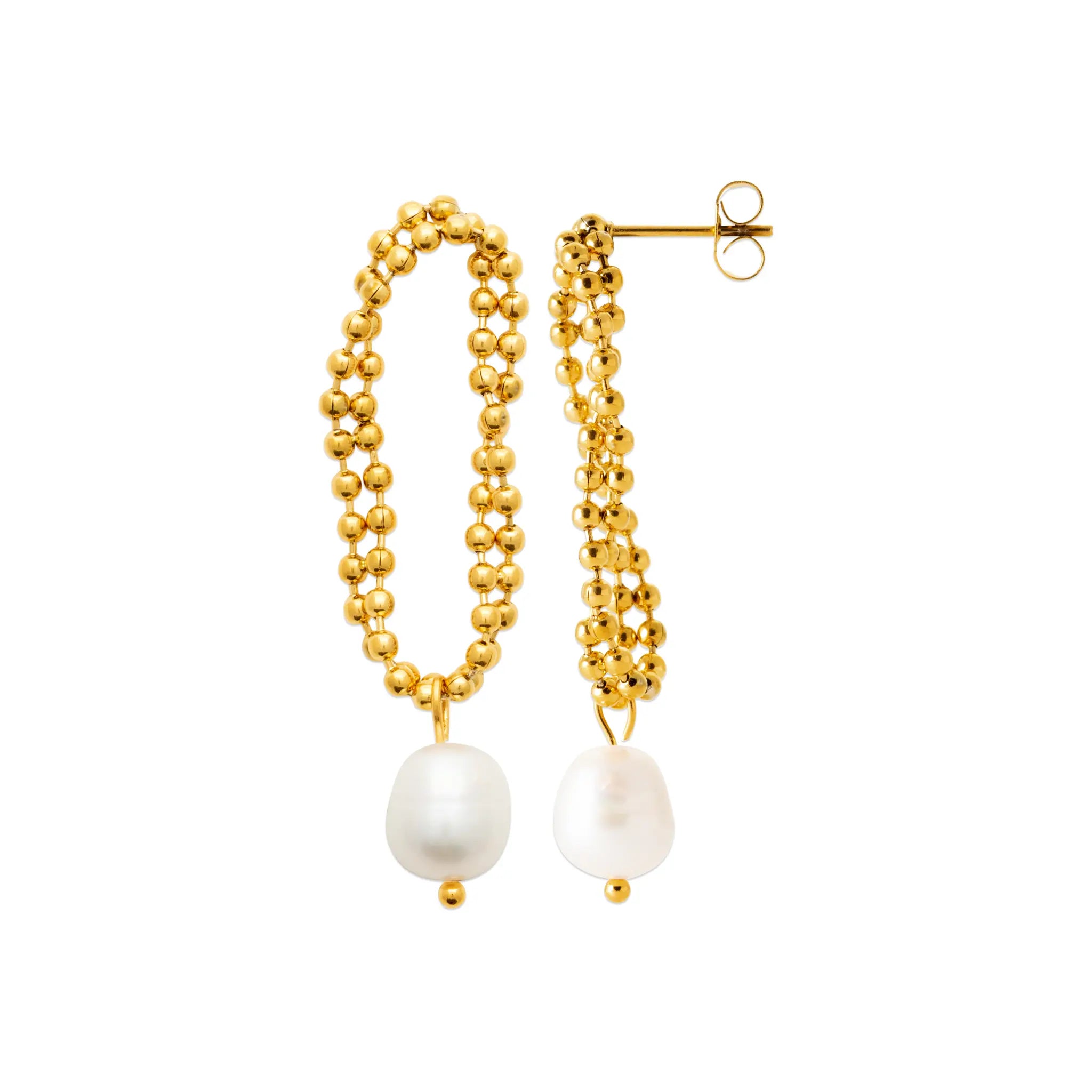 Boucles d’Oreilles Perlées et Goutte Nacrée en PVD Doré – L’Éclat Suspendu