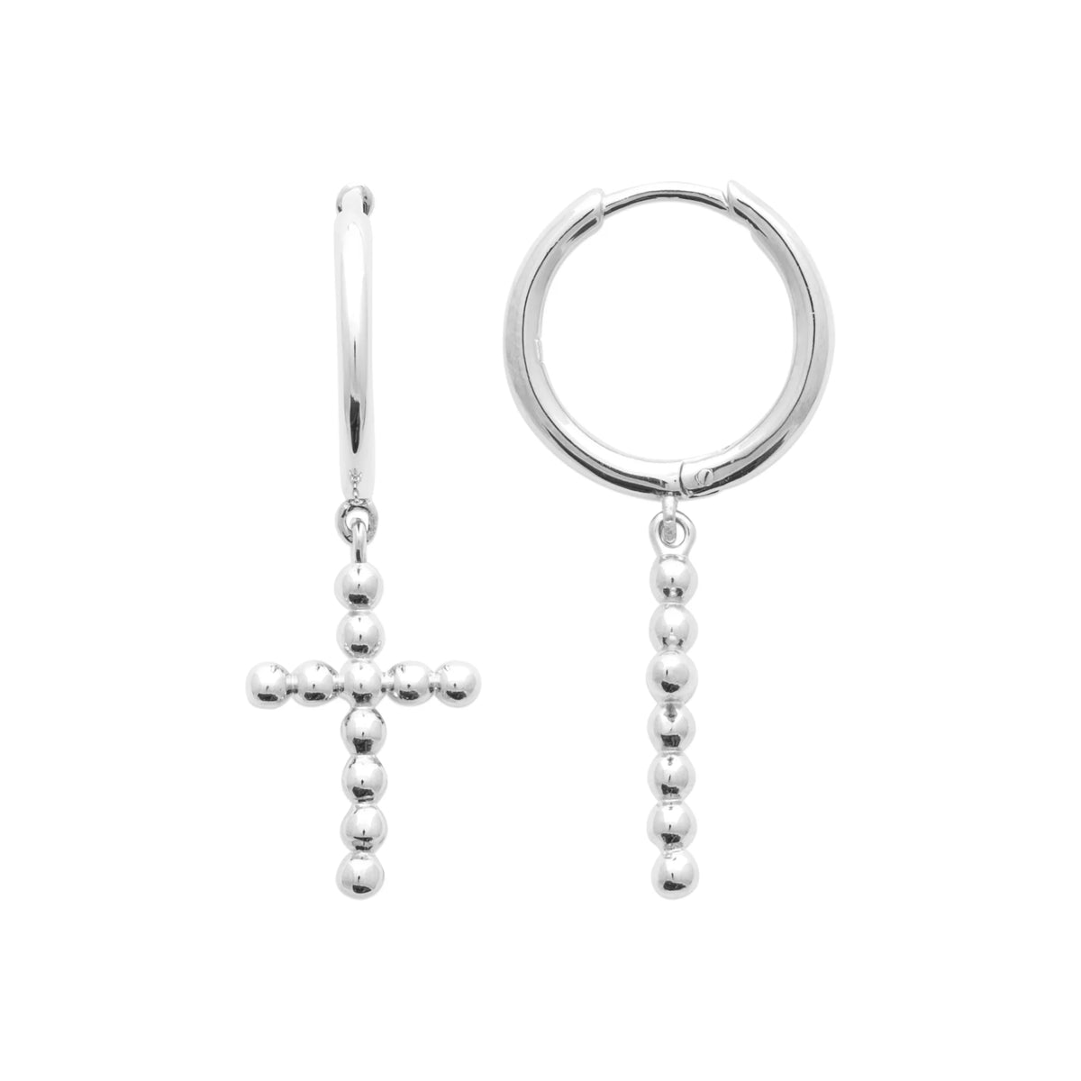 Boucles d’oreilles créoles à croix perlée en argent rhodié vu de profil