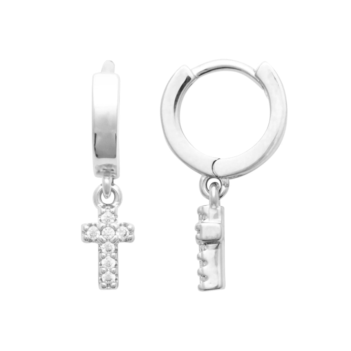 Boucles d’oreilles créoles à croix sertie de zircons en argent rhodié vu de profil