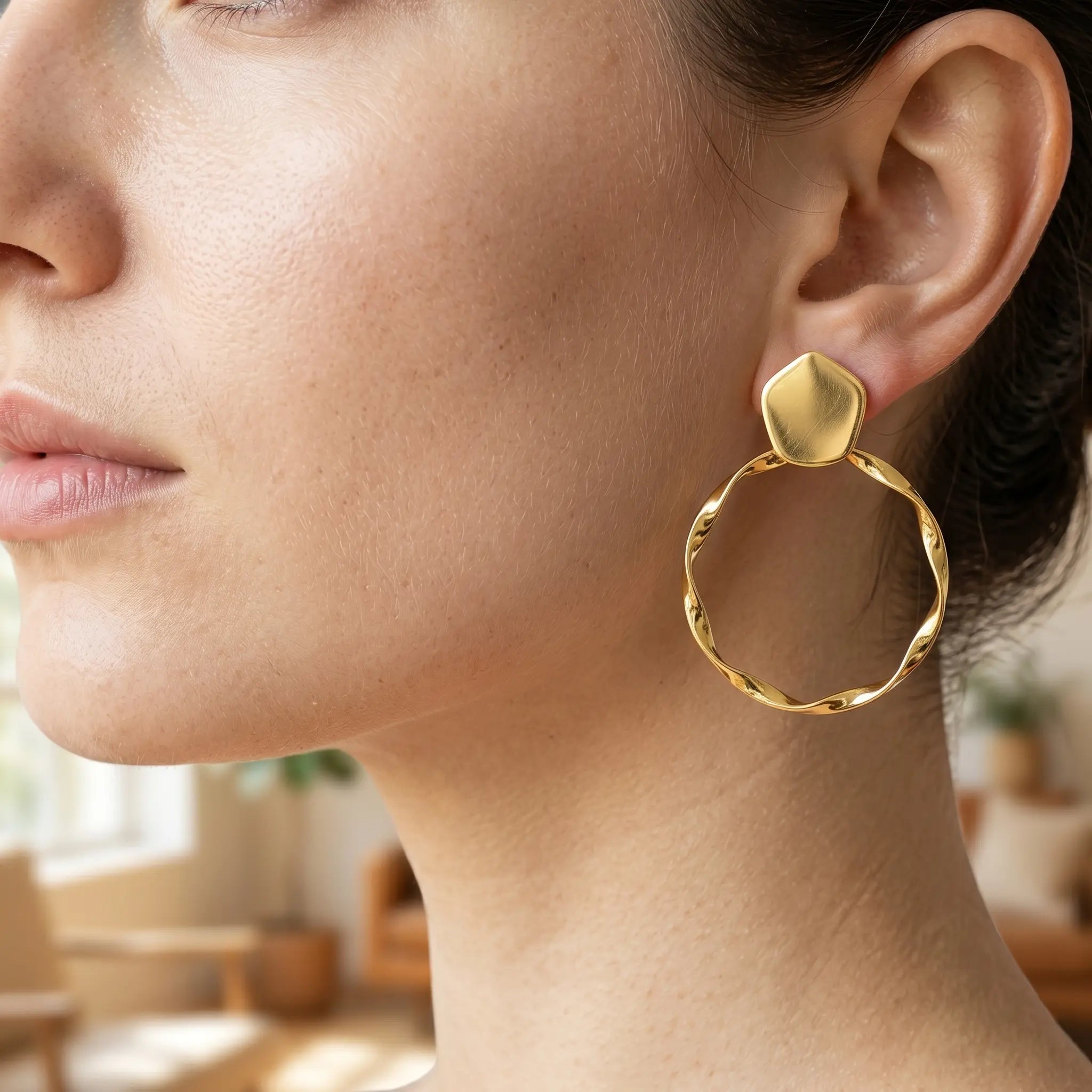 Boucles d'oreilles Hexagone Twist en PVD Doré (Fermoir Papillon)
