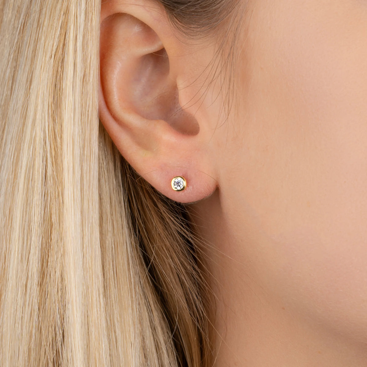 Boucles d’oreilles puces zircon serti clos en plaqué or