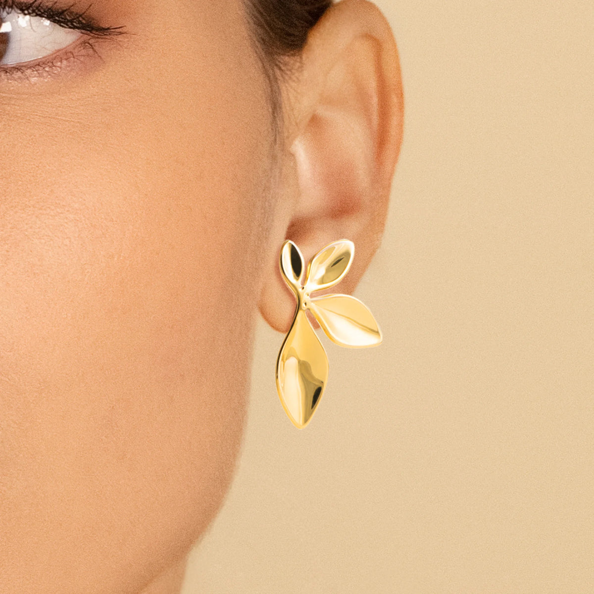 Boucles d’oreilles trio de feuilles en acier PVD doré