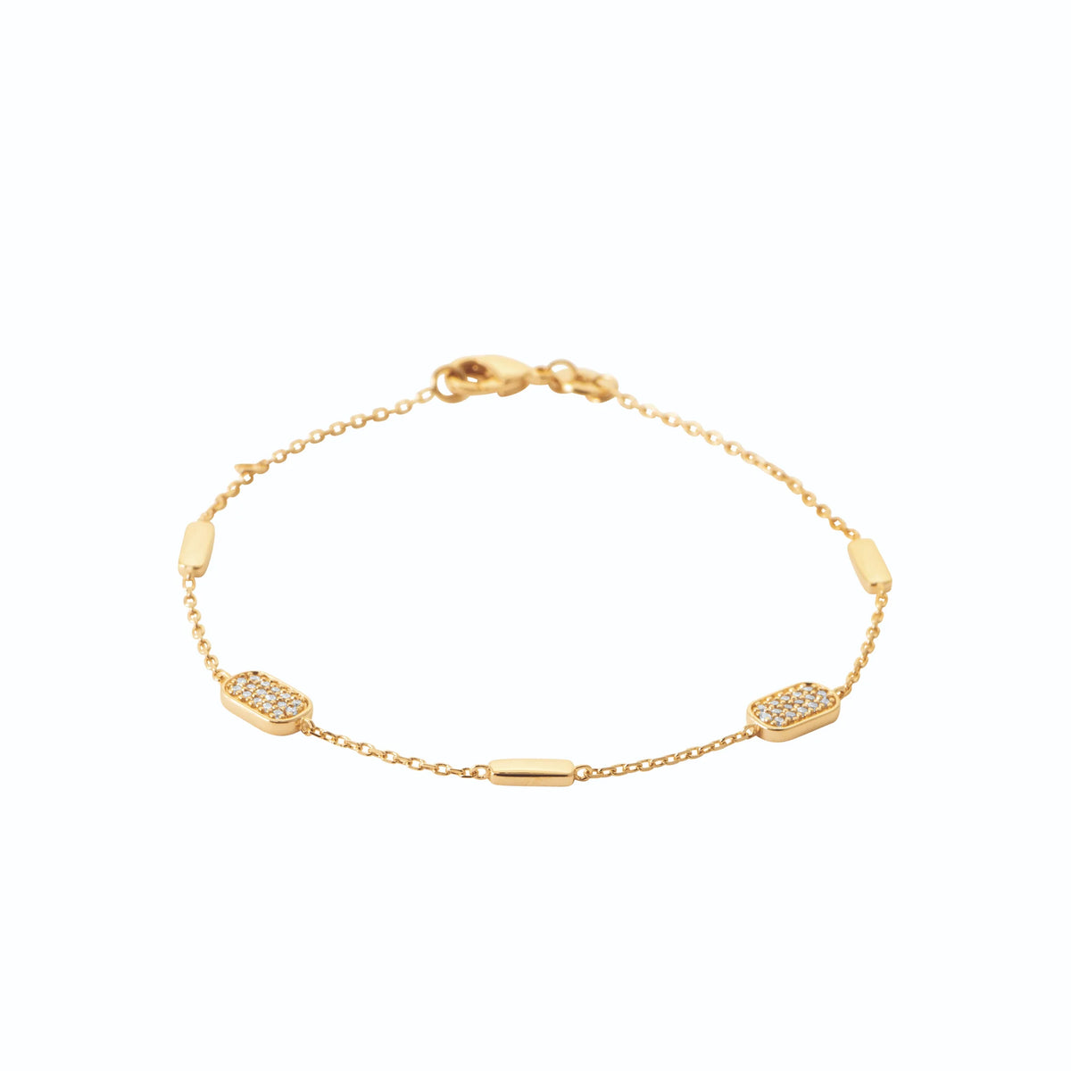 Bracelet chaîne à trois stations rectangulaires pavées de zircons en plaqué or
