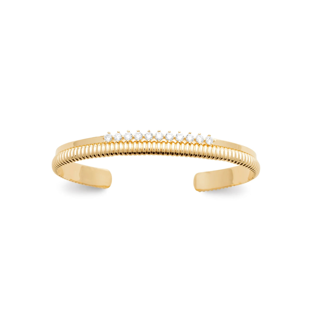 Bracelet jonc ouvert strié et rangée de zircons en plaqué or