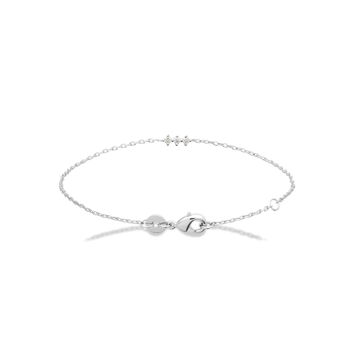Bracelet en argent 925 orné d’une barrette de trois zircons