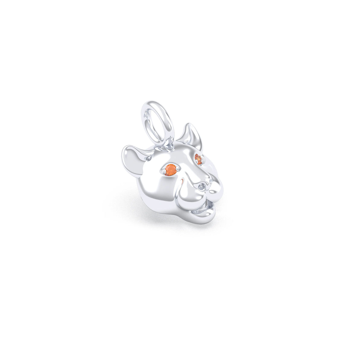 Pendentif tête de tigre en or blanc 18 carats, yeux sertis de saphirs orange, en gros plan, atelier Bajoia de Sèvres