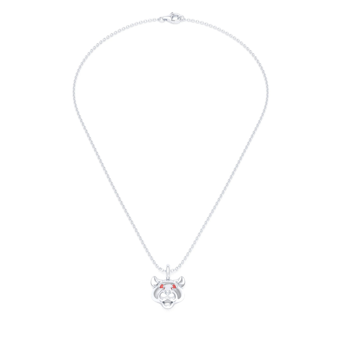 Collier tête de tigre en or blanc aux yeux de saphirs rouges, vu de face sur une chaîne forçat de 40 cm