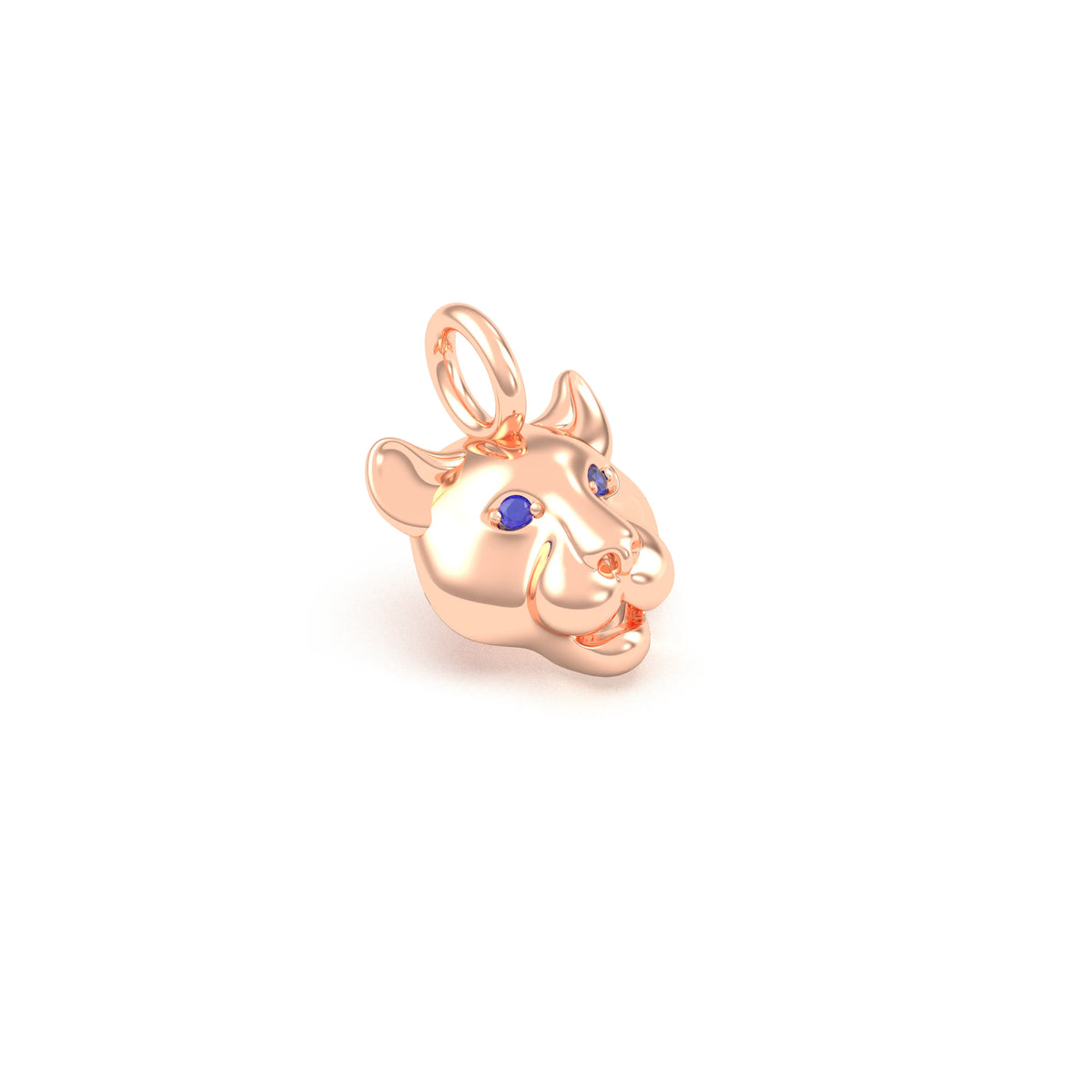 Pendentif tête de tigre en or rose 18 carats, yeux sertis de saphirs bleus, en gros plan, atelier Bajoia de Sèvres