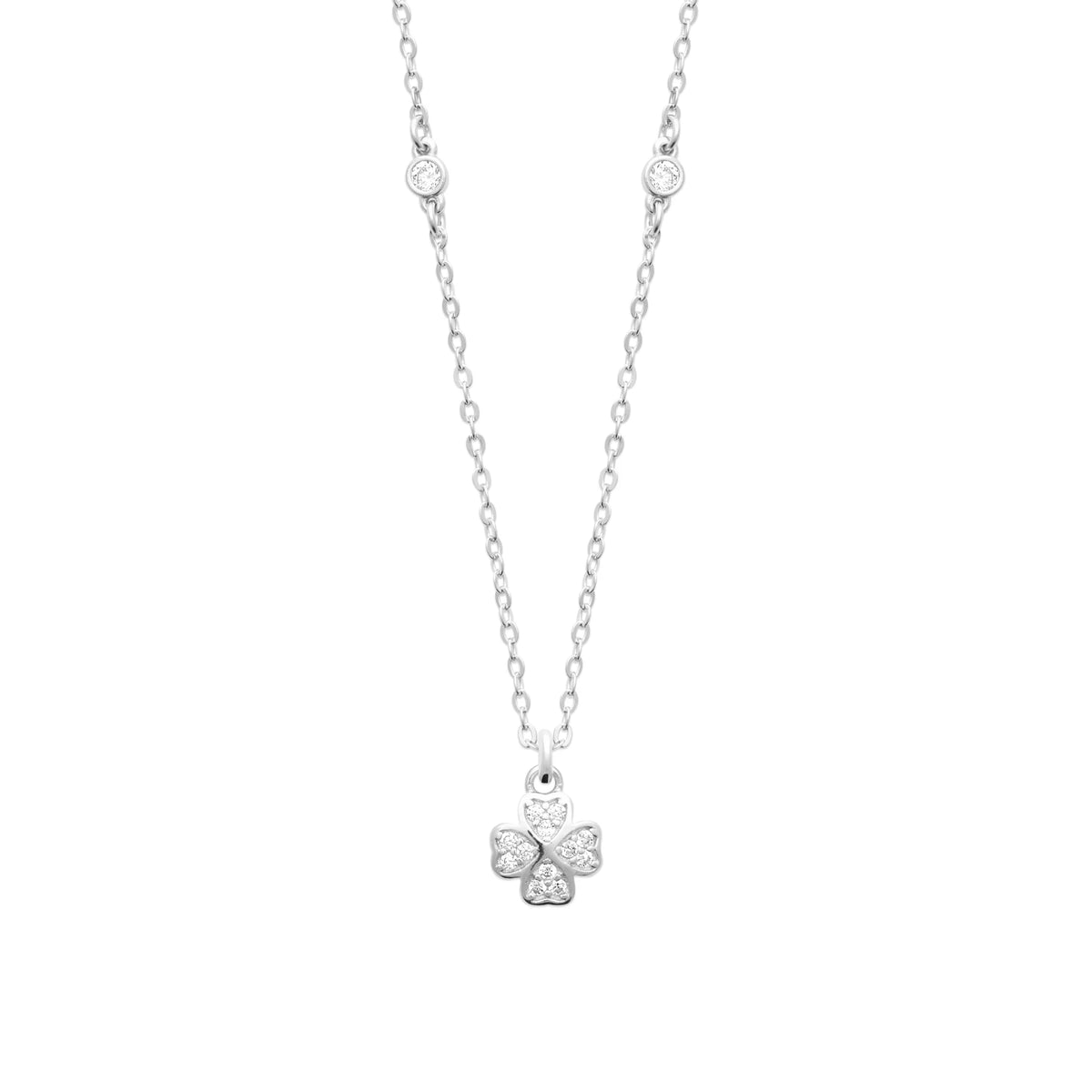 Vue d’ensemble du collier trèfle aux cœurs pavés et de sa chaîne à deux zircons