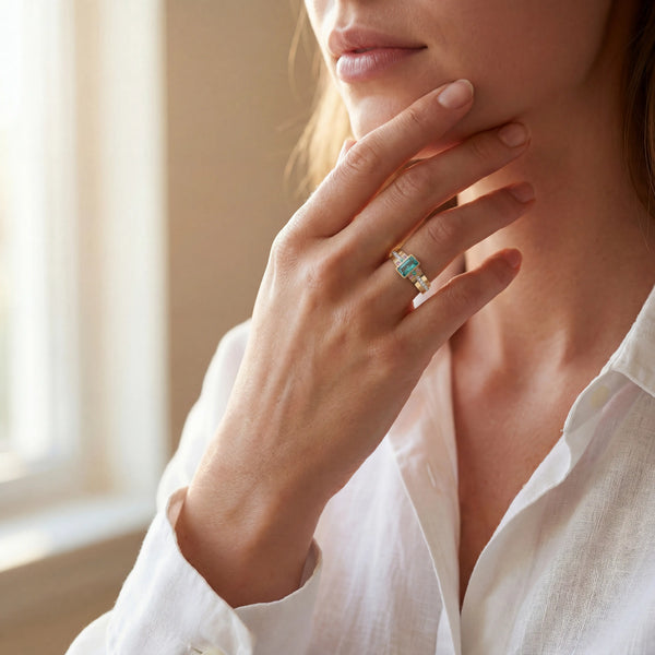 Bague Art Déco Duo – bague femme bicolore en or jaune et or blanc 18 carats, tourmaline bleue, autre vue