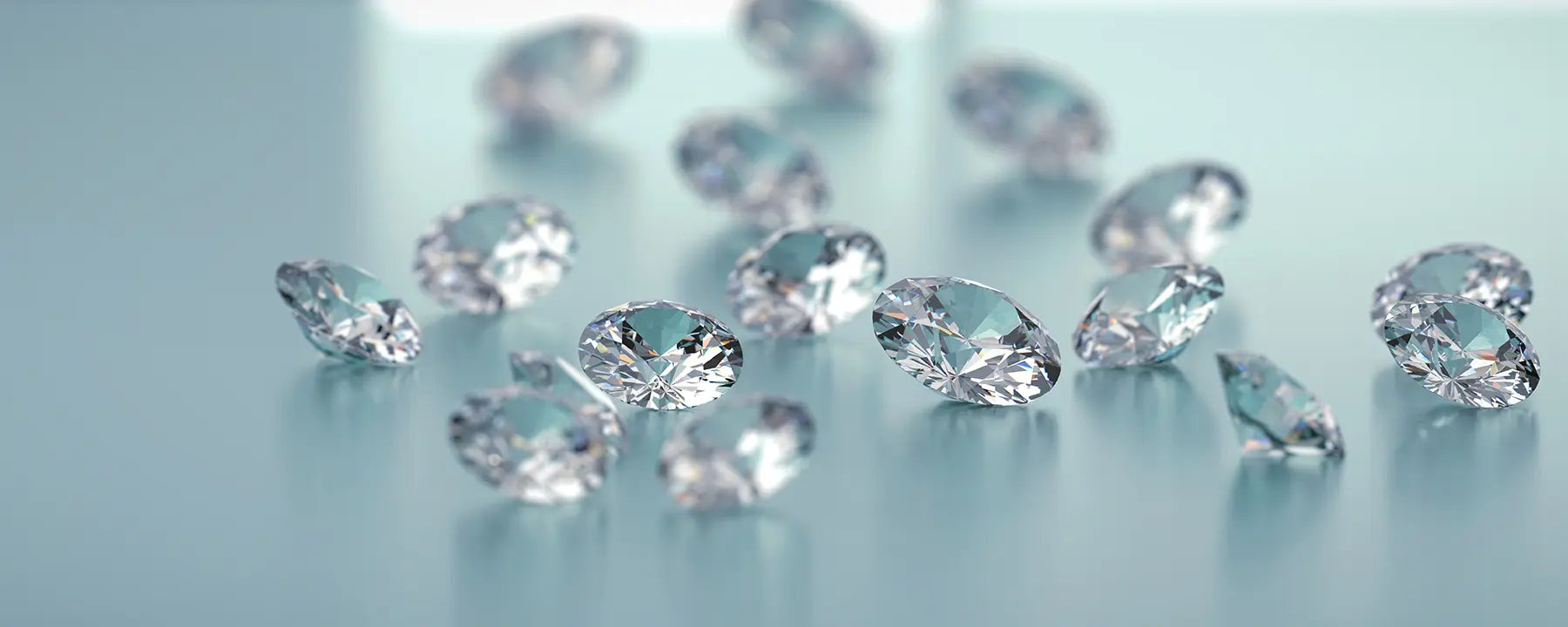 Pierre plus brillante que le diamant : comparatif des feux de la moissanite et du diamant, atelier Bajoia à Sèvres
