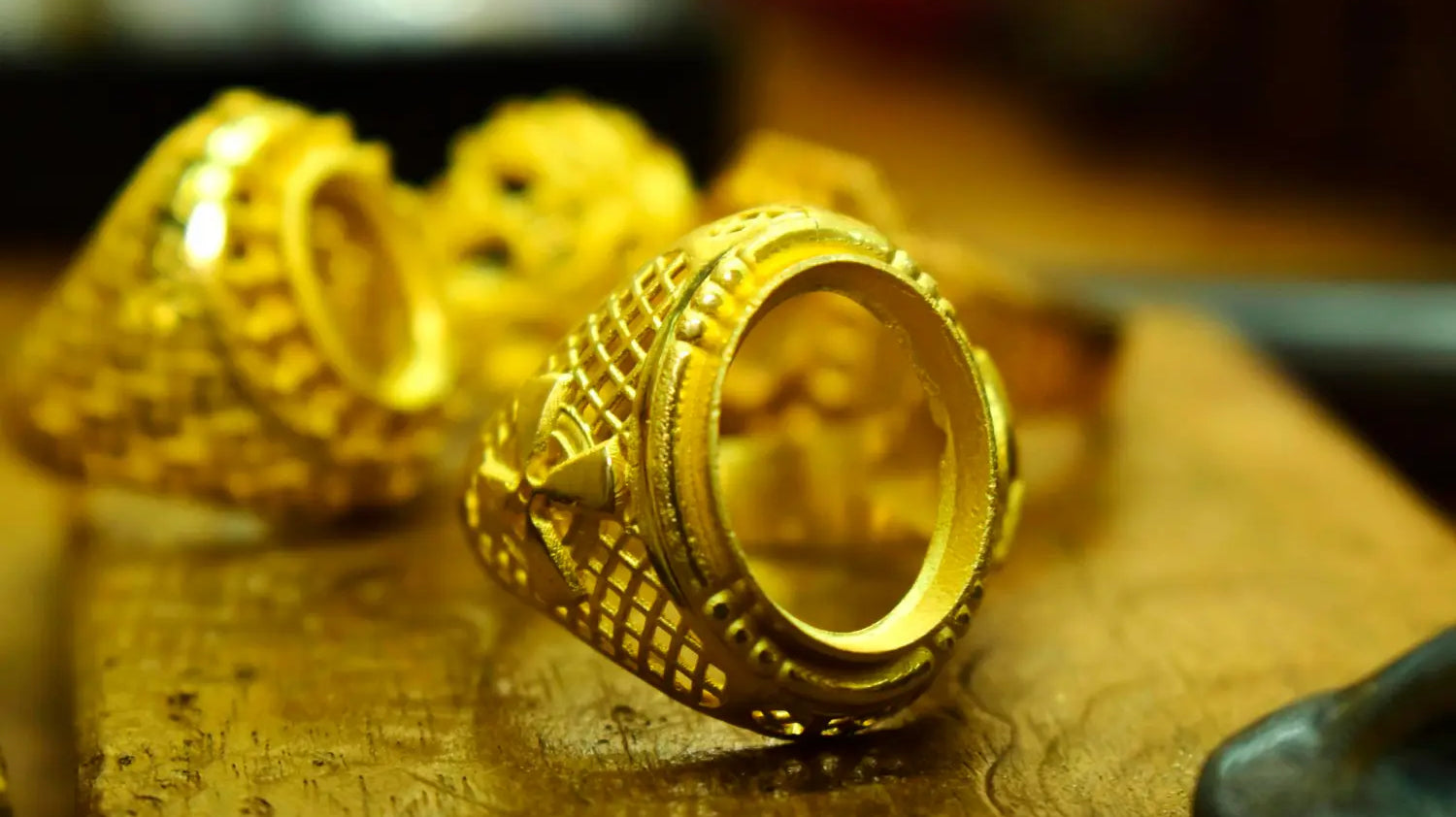 Comment savoir si un bijou est réellement en or ?
