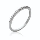Bague alliance fine sertie de zircons en argent 925, vue de face
