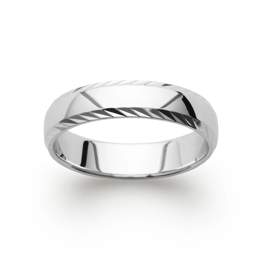 Bague anneau à entailles obliques diamantées en argent 925 rhodié homme, portée à la main