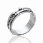Bague anneau à frise gravée noircie en acier