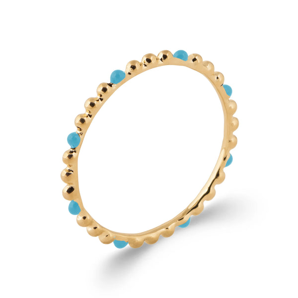 Bague anneau billes d’or et perles de laque turquoise en plaqué or, vue de trois quarts