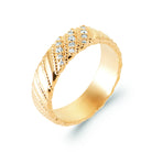 Bague anneau cannelures obliques et lignes de zircons en plaqué or