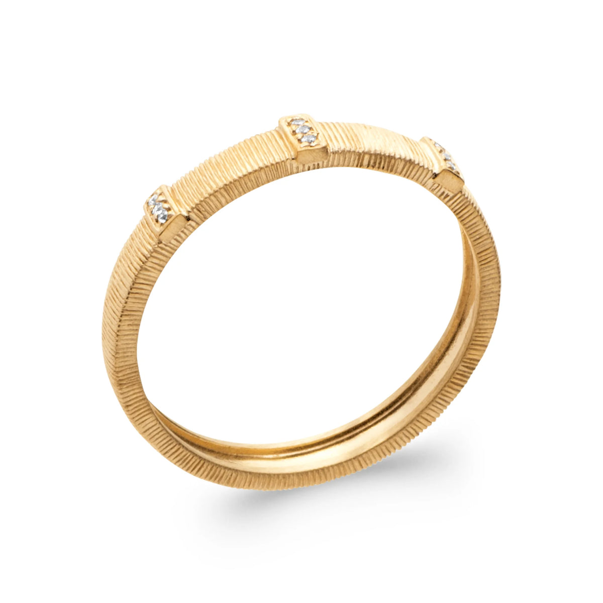 Bague anneau côtelé ponctué de trois petits zircons espacés en plaqué or