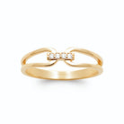 Bague anneau fendu relié par une barrette de zircons en plaqué or
