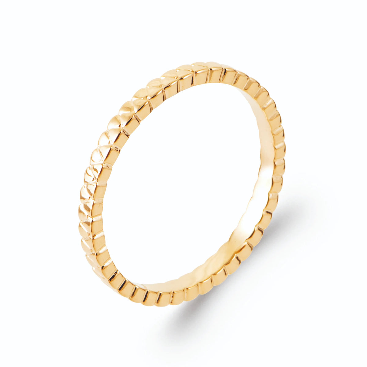 Bague anneau fin ciselé motif écailles en plaqué or