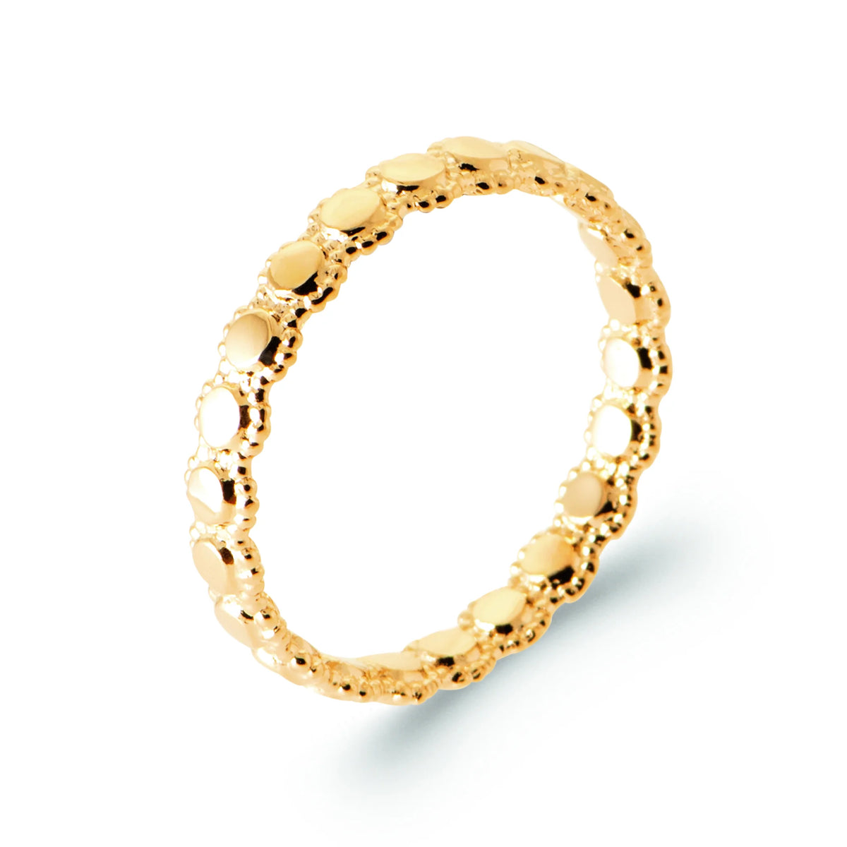Bague anneau fin pastilles bordées de grains d’or en plaqué or, vue de trois quarts