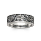 Bague anneau gravé de losanges en argent 925 vu de profil