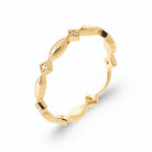 Bague anneau navettes et pastilles alternées serties de zircons en plaqué or