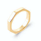 Bague anneau octogonal à facettes en or poli lignes architecturées en plaqué or