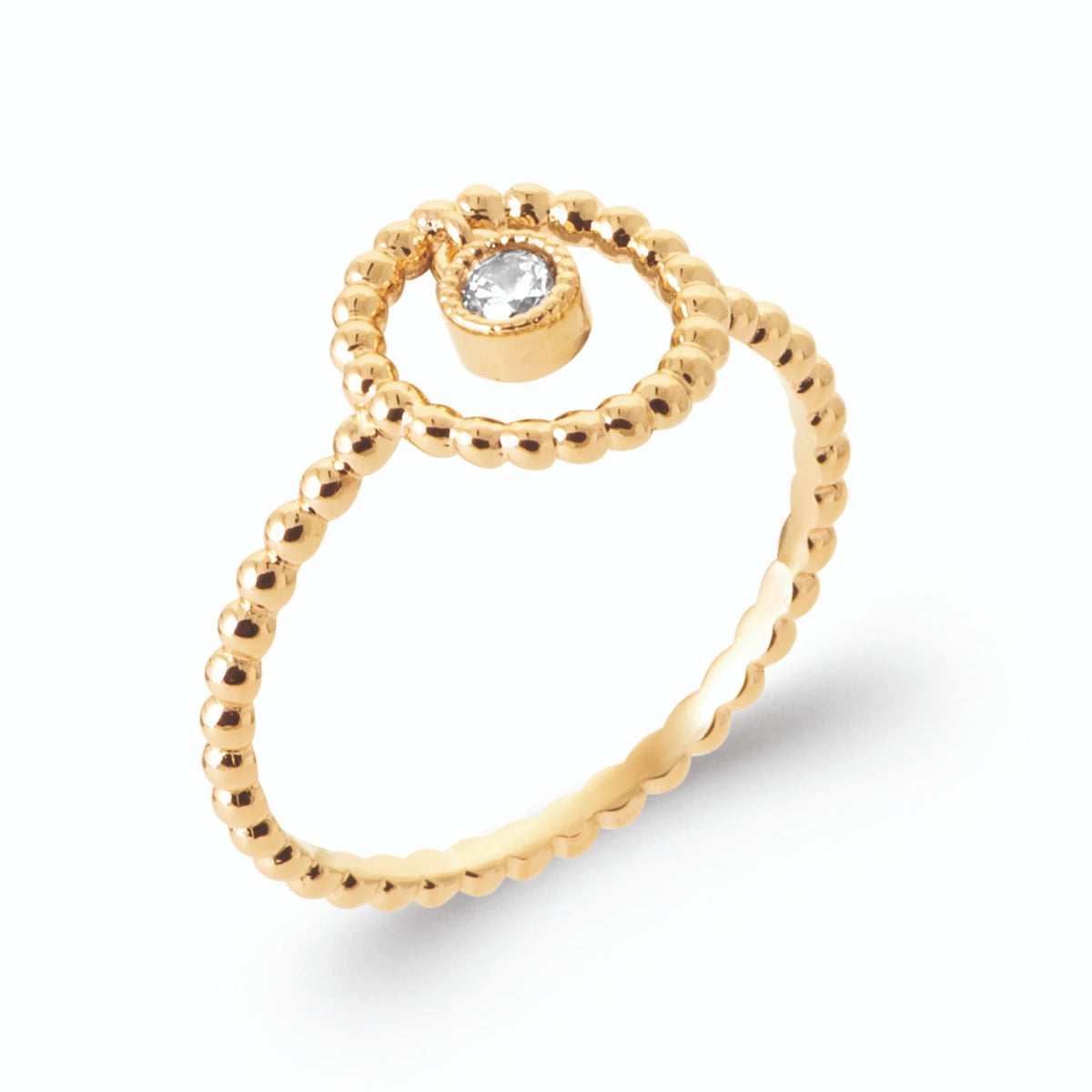 Bague anneau perlé cercle ouvert et zircon suspendu en plaqué or, vue de trois quarts
