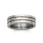 Bague anneau rainuré patiné en argent 925 vu de profil