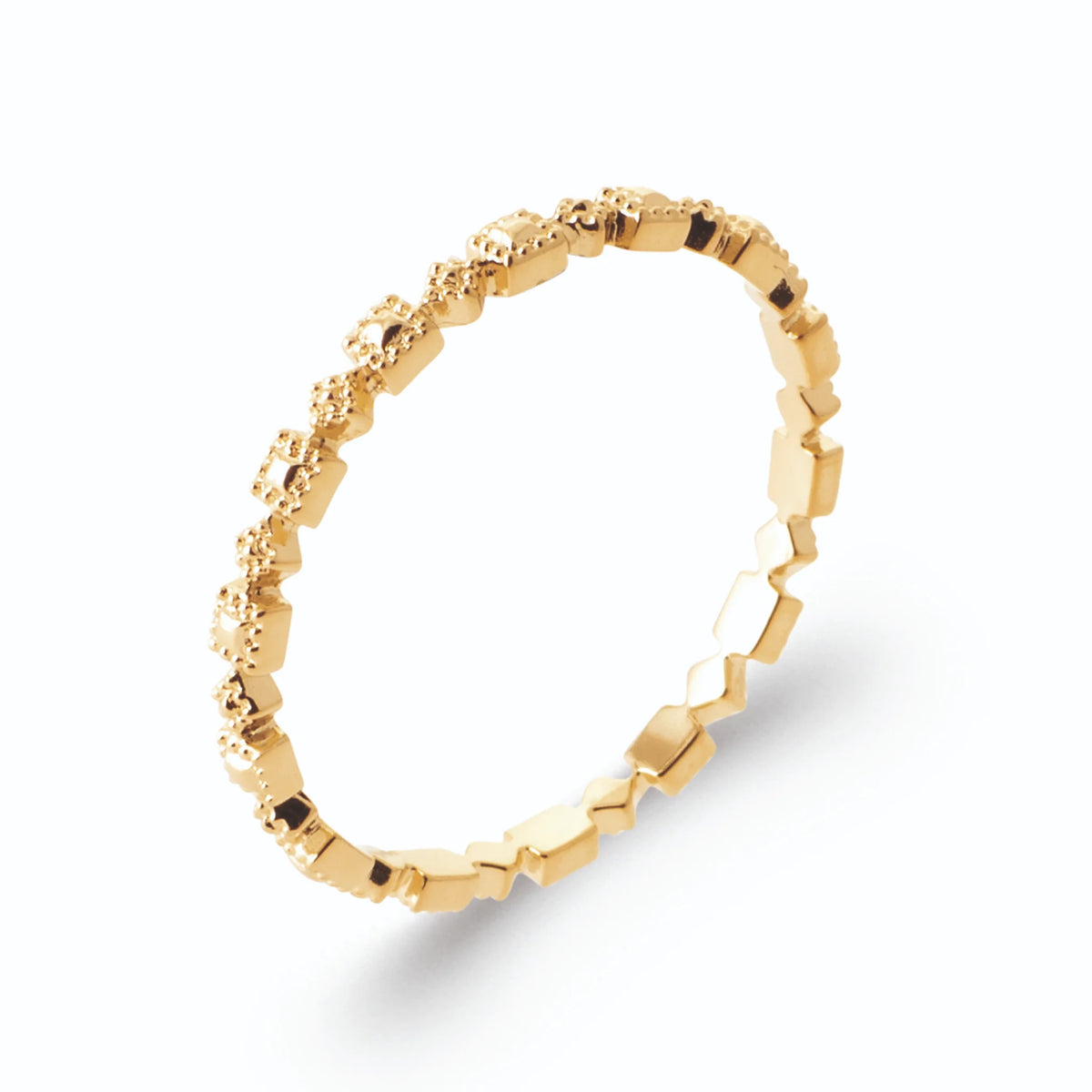 Bague anneau très fin frise de petits losanges et grains d’or en plaqué or