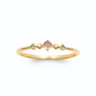 Bague anneau très fin pierre rose champagne et pierres vertes en plaqué or