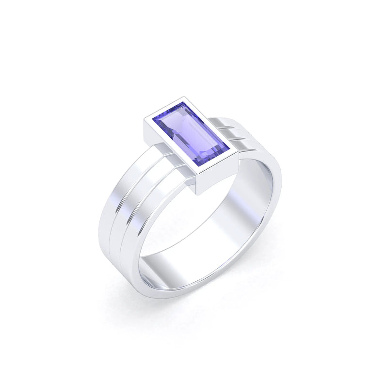 Bague Art Déco argent 950 sertie d’une iolite bleu violacé taille baguette, création Bajoia