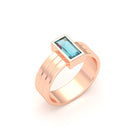 Bague Art Déco – Or Rose & Pierre Fine Taille Baguette Topaze