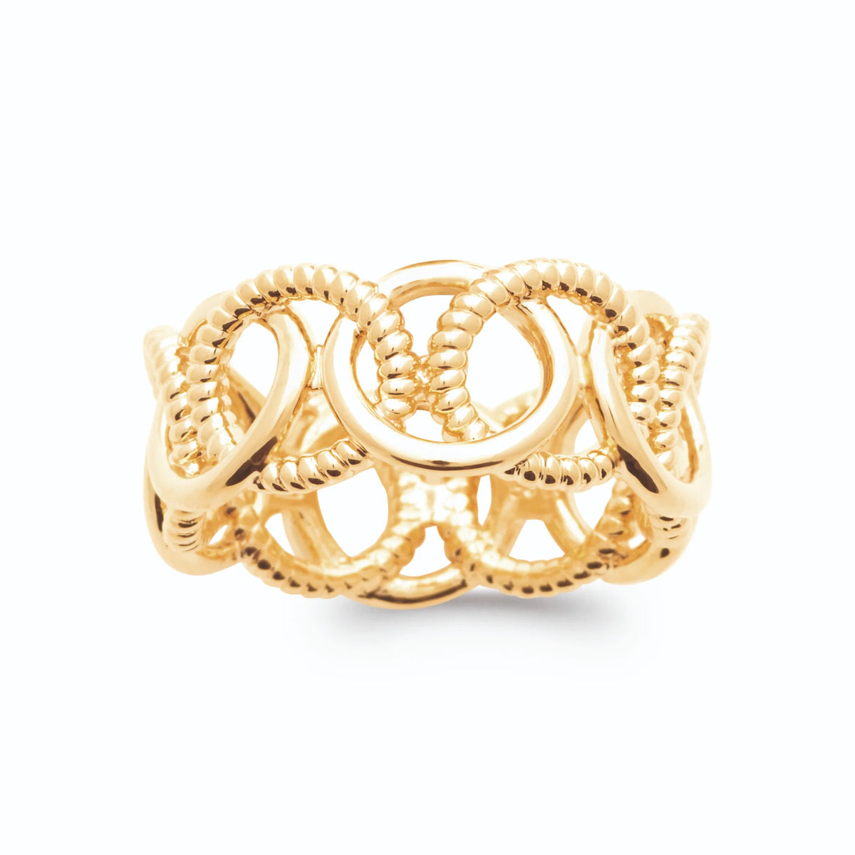 Bague bandeau ajouré de cercles en corde torsadée effet cotte de mailles plaqué or, vue de face